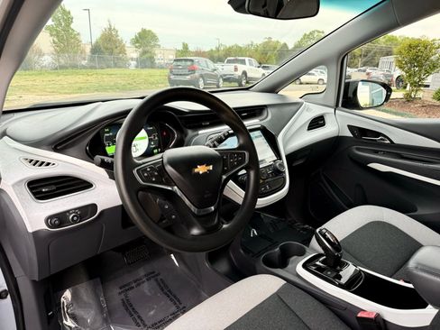 Used 2018 Chevrolet Bolt LT FWD image 18