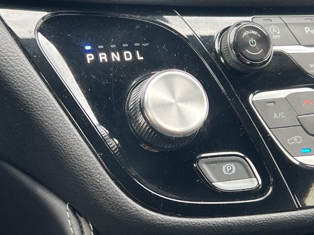 Used 2025 Chrysler Pacifica Limited FWD image 32