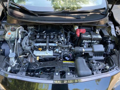 Used 2020 Nissan Versa SV FWD image 34