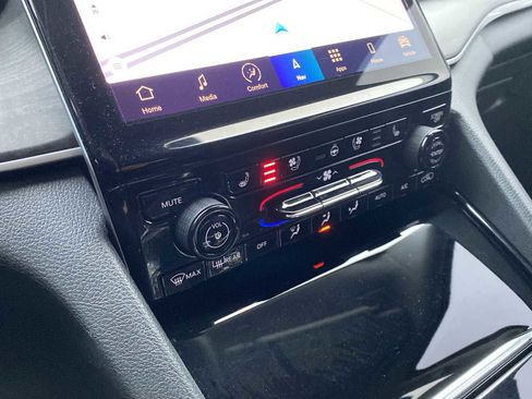 Certified 2023 Jeep Grand Cherokee Limited w/ Luxury Tech Group II image 26