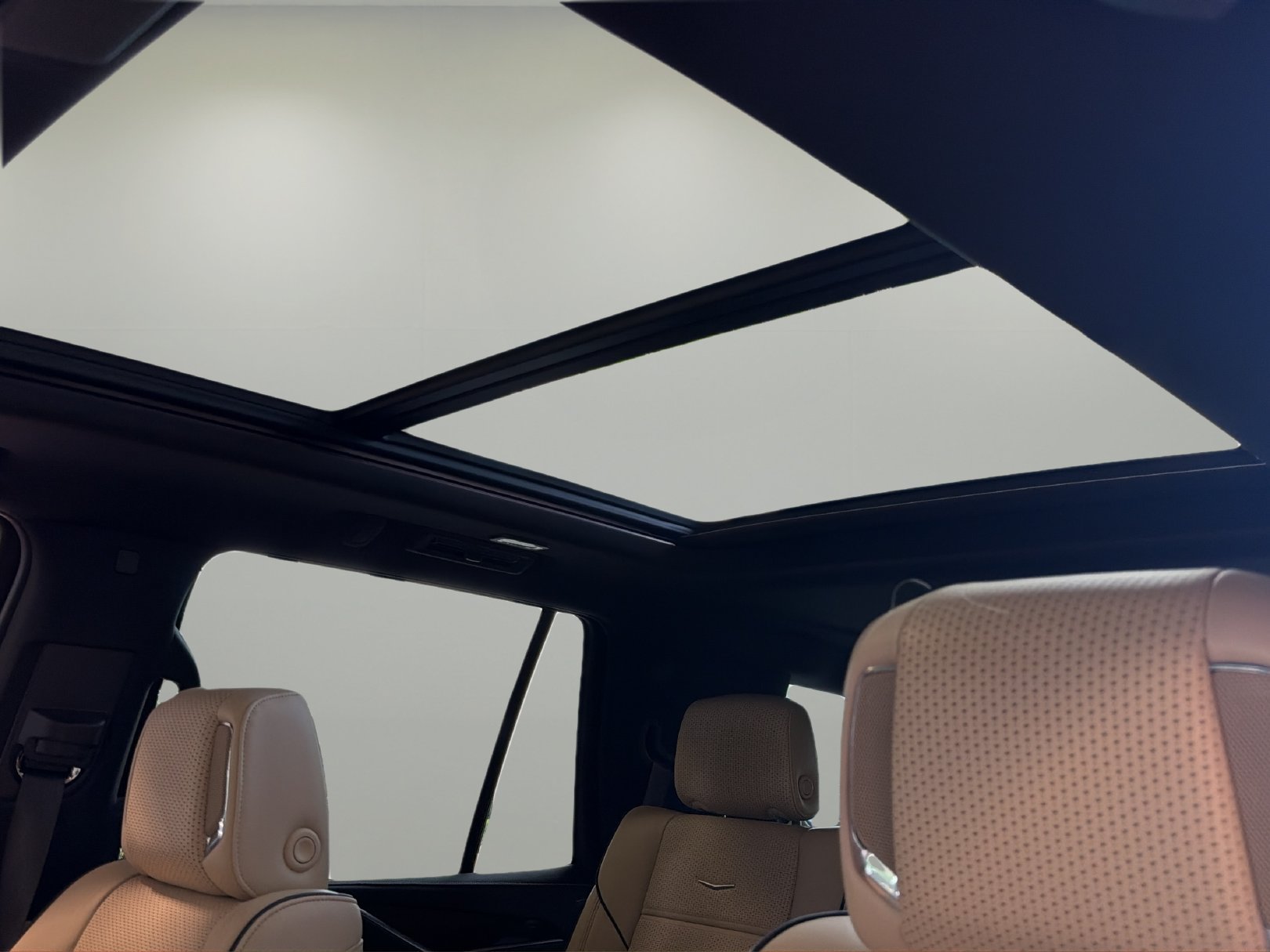Certified 2022 Cadillac Escalade Premium Luxury RWD image 30