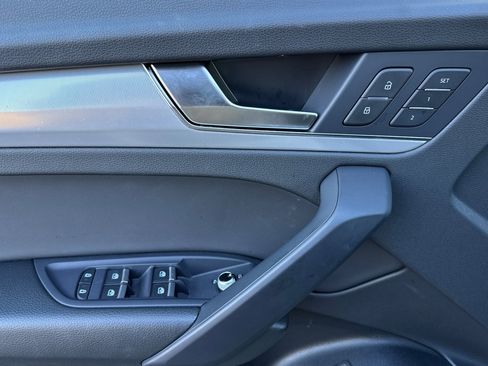 Certified 2025 Audi Q5 2.0T Premium w/ Convenience Plus Package image 8