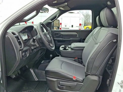 Used 2024 RAM 2500 Tradesman w/ Chrome Appearance Group image 8