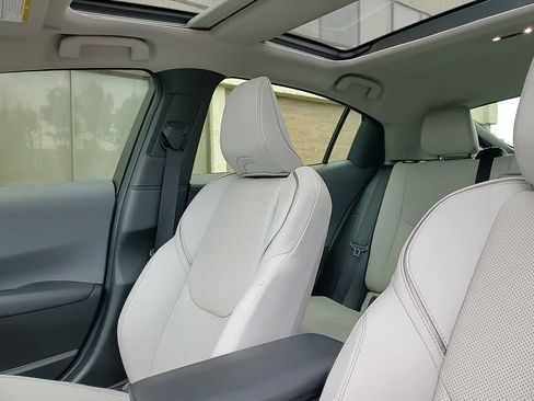 Used 2024 Toyota Prius Limited w/ Limited Premium Package image 32