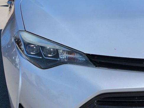 Used 2018 Toyota Corolla XLE image 9