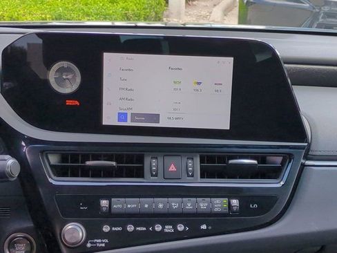 Used 2024 Lexus ES 350 w/ Premium Package image 17