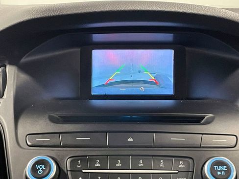 Used 2017 Ford Focus SE image 4