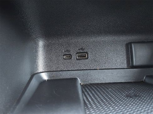 Used 2025 Chevrolet Traverse LT image 22