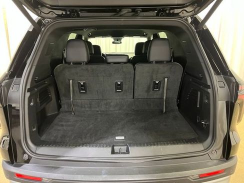 Used 2025 Chevrolet Traverse LT image 11