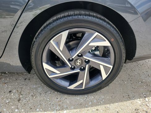New 2026 Hyundai Elantra Limited FWD image 22