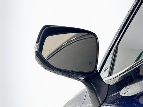 Used 2022 Toyota Highlander LE image 5