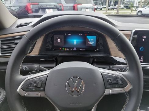 Used 2024 Volkswagen Atlas SE FWD image 28