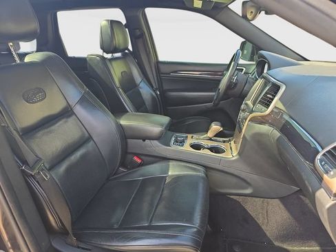 Used 2017 Jeep Grand Cherokee Overland w/ Jeep Active Safety Group AWD/4WD image 11