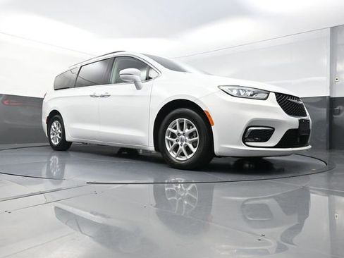 Used 2022 Chrysler Pacifica Touring-L FWD image 19