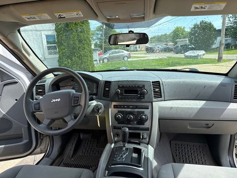 Used 2006 Jeep Grand Cherokee Laredo AWD/4WD image 9