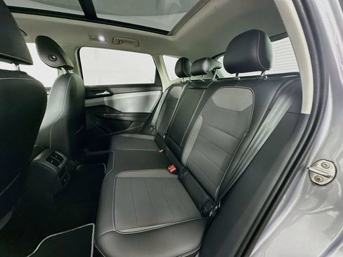 Used 2022 Volkswagen Taos SE w/ Panoramic Sunroof Package FWD image 26