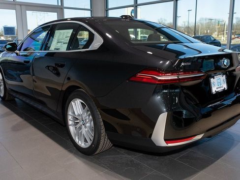 New 2025 BMW 530i xDrive w/ Premium Package image 4