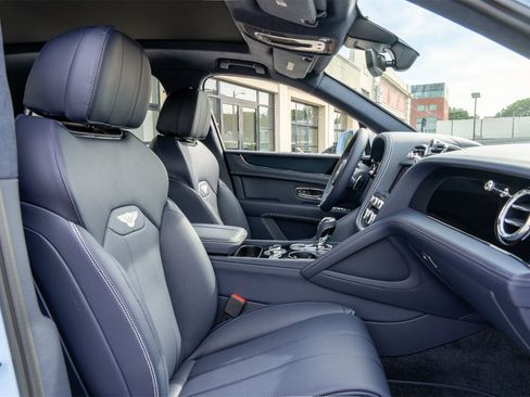 New 2025 Bentley Bentayga image 23