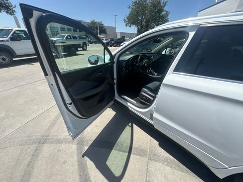 Used 2020 Buick Envision Essence FWD image 5