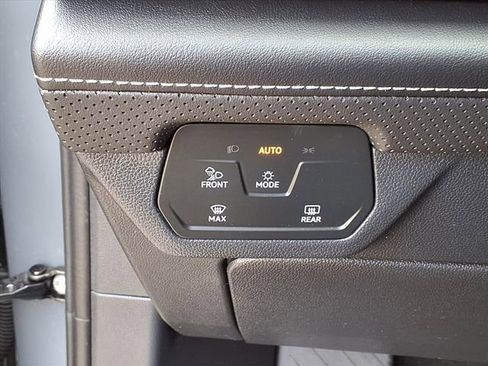 Used 2024 Volkswagen Atlas Cross Sport SE image 20