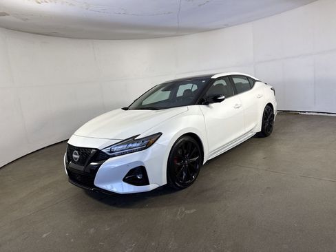Used 2023 Nissan Maxima SR w/ Sport Mat Group image 2