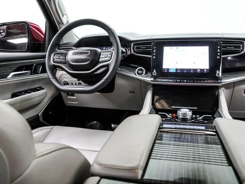 Used 2022 Jeep Wagoneer Series III w/ Premium Group I AWD/4WD image 25