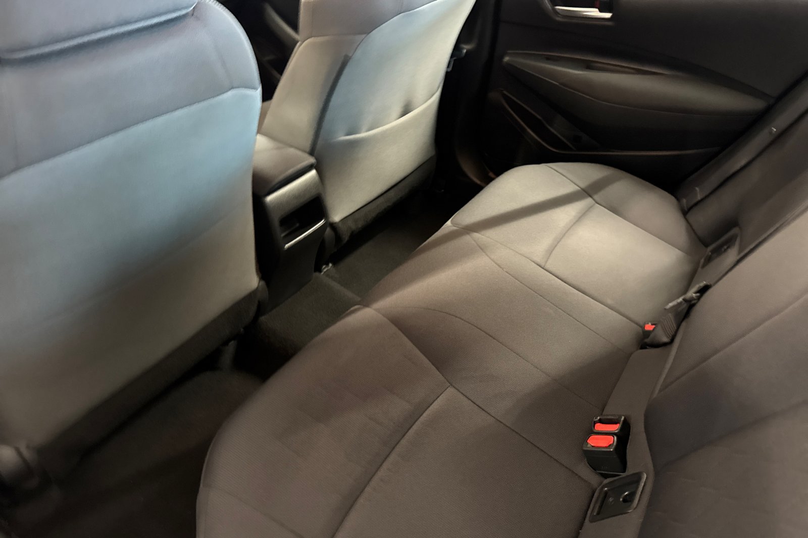 Used 2020 Toyota Corolla LE w/ Carpet Mat Package (TMS) FWD image 12
