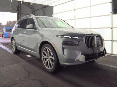 Used 2025 BMW X7 xDrive40i AWD/4WD image 5