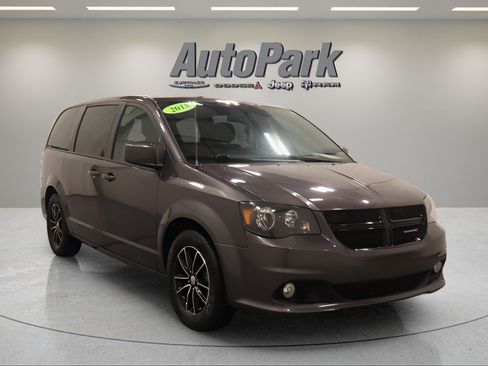 Used 2018 Dodge Grand Caravan SE FWD image 1