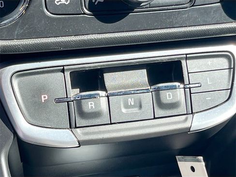 Used 2023 GMC Terrain SLT image 16