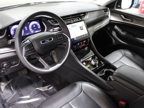 Used 2023 Jeep Grand Cherokee L Limited w/ Luxury Tech Group II AWD/4WD image 45