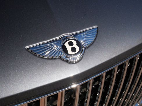 Used 2023 Bentley Bentayga Extended Wheelbase image 7