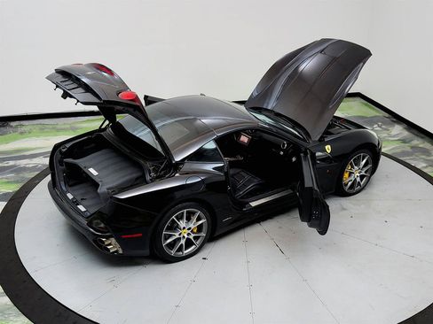 Used 2010 Ferrari California RWD image 31