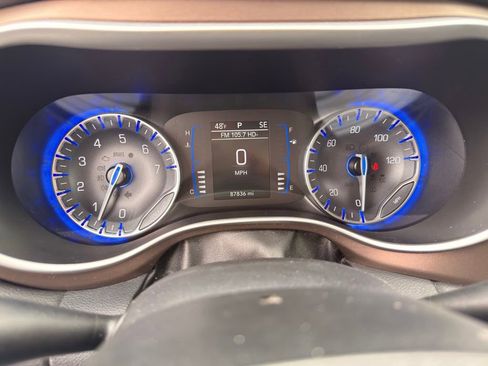 Used 2022 Chrysler Voyager LX FWD image 39