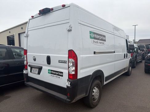 Used 2023 RAM ProMaster 2500 FWD image 2