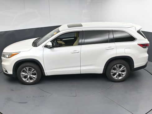 Used 2015 Toyota Highlander XLE image 38