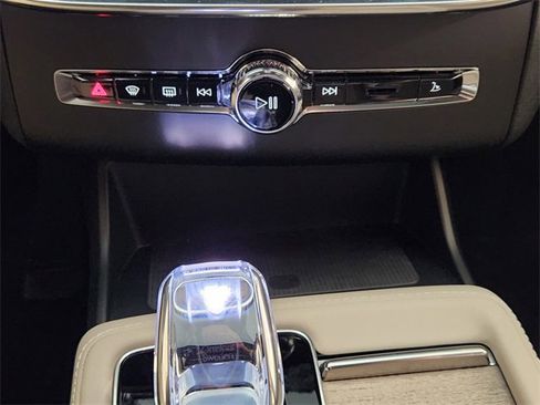 New 2026 Volvo XC90 B6 Plus w/ Protection Package Premier image 19