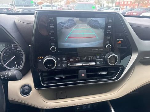Used 2022 Toyota Highlander XLE image 14