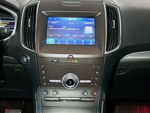 Used 2020 Ford Edge Titanium w/ Equipment Group 301A AWD/4WD image 14