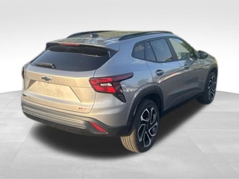Used 2024 Chevrolet Trax RS w/ Driver Confidence Package FWD image 2