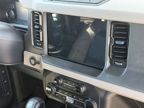 Used 2024 Ford Bronco Wildtrak AWD/4WD image 9