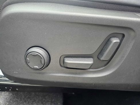 Certified 2025 Volvo XC40 B5 Core w/ Protection Package Premier image 27