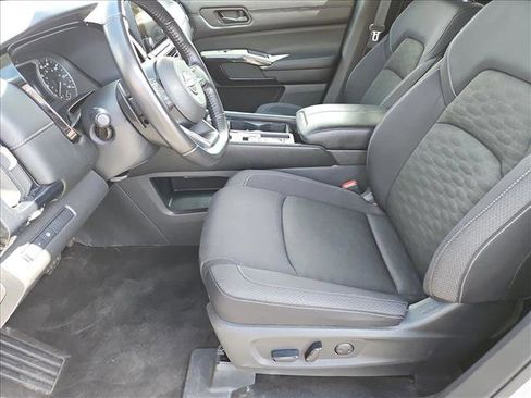 Used 2024 Nissan Pathfinder SV FWD image 21