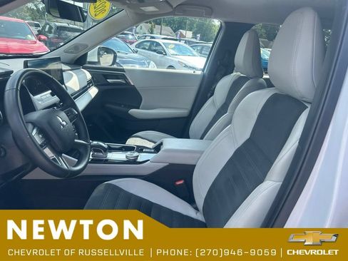 Used 2025 Mitsubishi Outlander SE AWD/4WD image 4