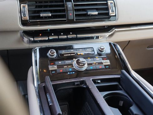 Used 2023 Lincoln Navigator Reserve AWD/4WD image 23