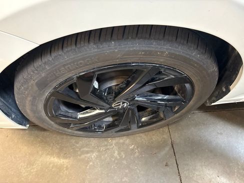 Used 2025 Volkswagen Jetta SE w/ Black Wheel Package FWD image 2