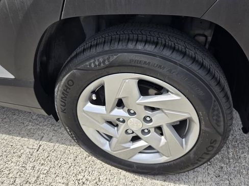 Used 2025 Hyundai Kona SE FWD image 12