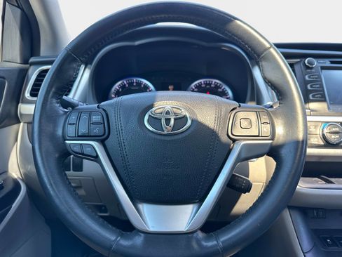 Used 2016 Toyota Highlander XLE image 27