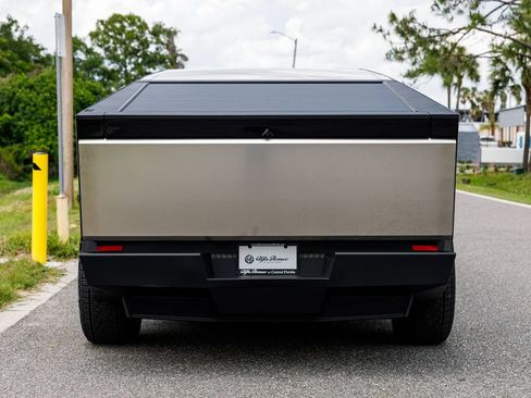 Used 2025 Tesla Cybertruck AWD Crew Cab image 4