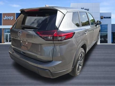 Used 2024 Nissan Rogue SV AWD/4WD image 8